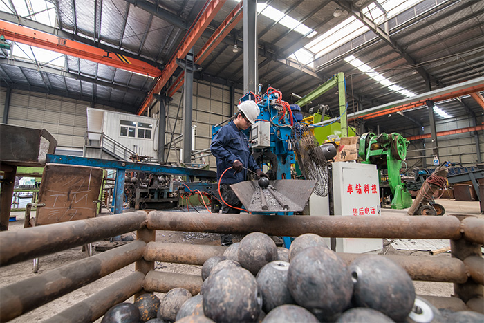 乌鲁木齐网架配件-螺栓球加工车间